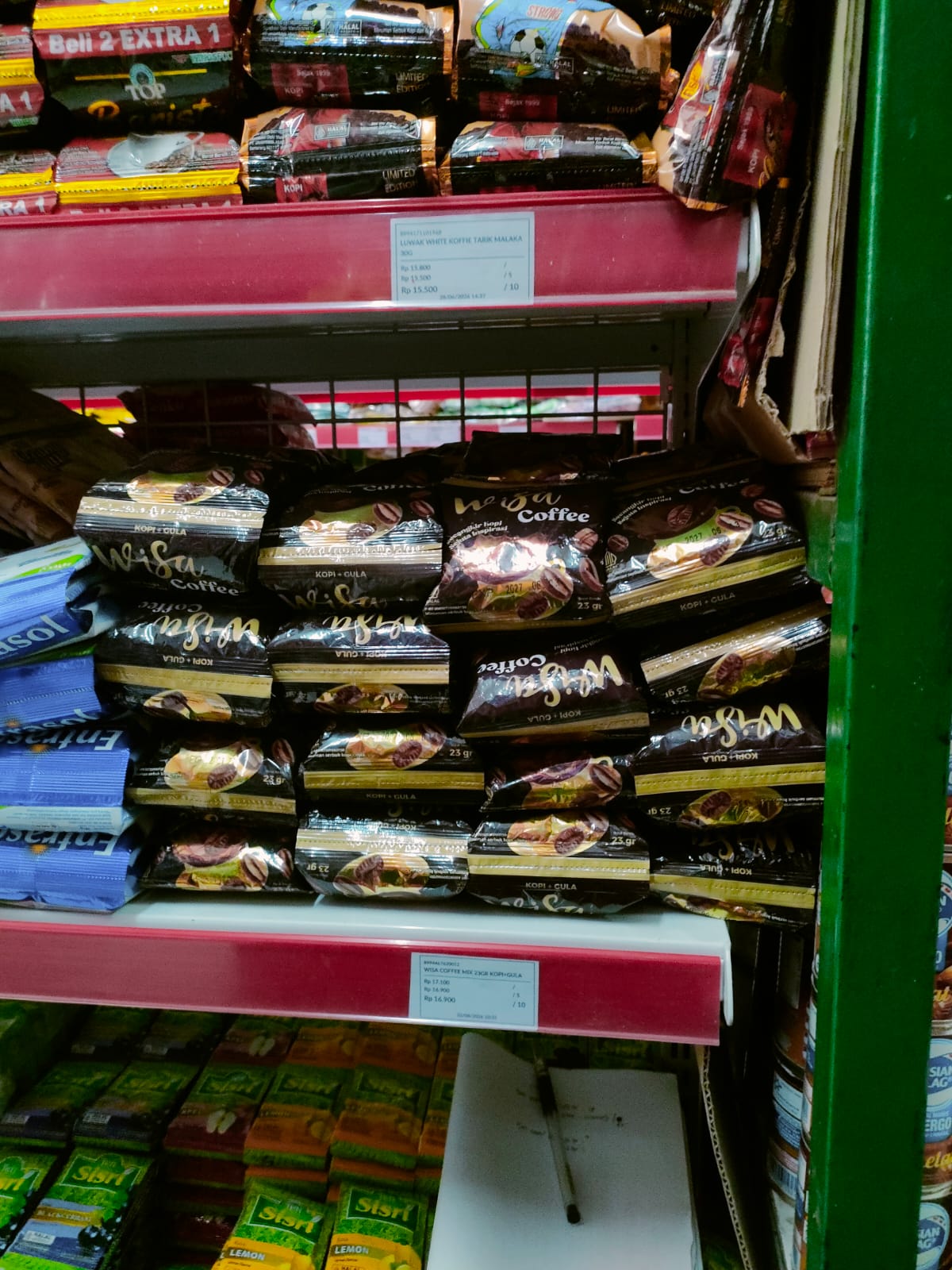 Stok Wisa Coffee di rak minimarket