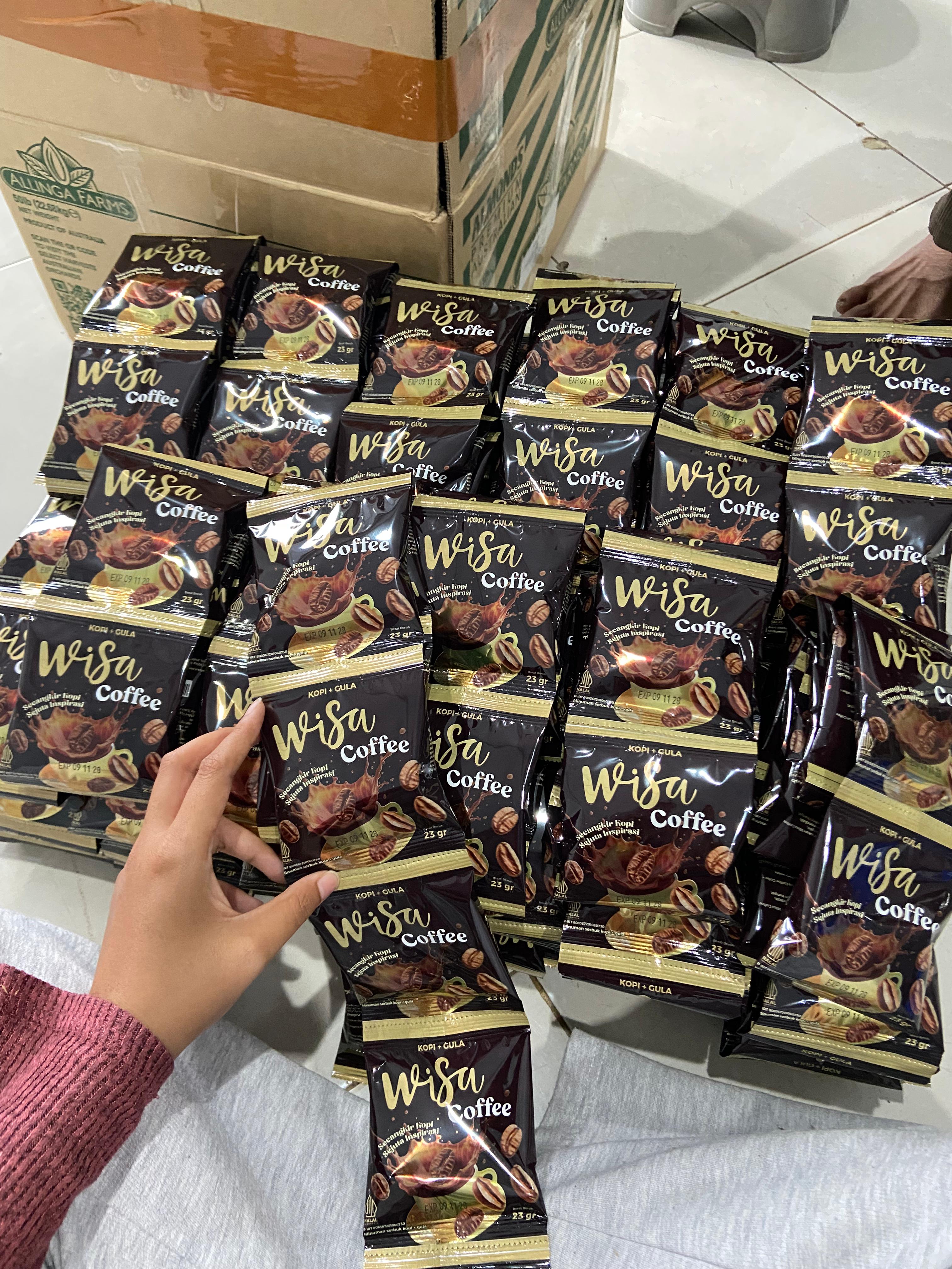 Sachet Wisa Coffee disusun sebelum dikemas